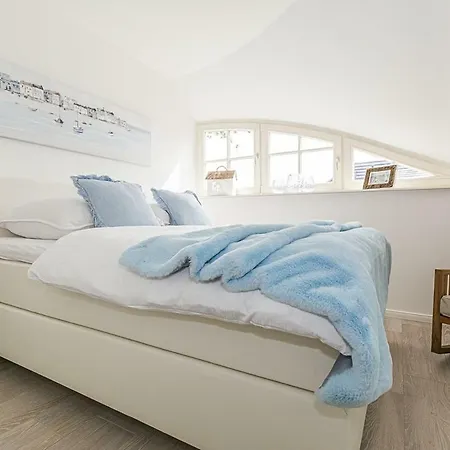 Hus Zeeskahn Holiday home Zingst
