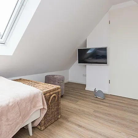 Hus Zeeskahn Holiday home